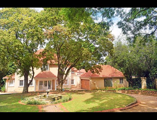 4 BEDROOM HOUSE FOR SALE IN HOUGHTON ESTATE
